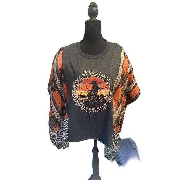 Handmade upcycled Western boho Wild Horses Tshirt Poncho. One size - Picture 1 of 3